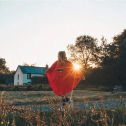 Poncho Pluie Urbain THE PEOPLE'S PONCHO 3.0 Rouge 13 Poncho Pluie Urbain THE PEOPLE'S PONCHO 3.0 Rouge -Pro Velo Gear Magasin poncho pluie urbain the people s poncho 30 rouge 5